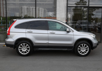Подержанный автомобиль Honda CR-V 2008 года (4 фото)