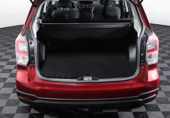 Подержанный автомобиль Subaru Forester Suv 2017 года (10 фото)