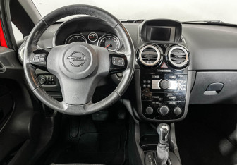 Подержанный автомобиль Opel Corsa 2010 года (12 фото)