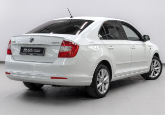Подержанный автомобиль Skoda Rapid Liftback 2015 года (5 фото)