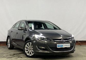 Подержанный автомобиль Opel Astra Sedan 2013 года (3 фото)
