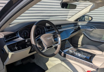 Подержанный автомобиль Audi A8 2020 года (16 фото)