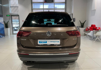 Подержанный автомобиль Volkswagen Tiguan 2018 года (5 фото)