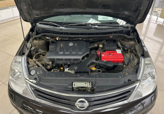 Подержанный автомобиль Nissan Tiida Hatchback 2010 года (21 фото)