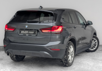 Подержанный автомобиль BMW X1 2020 года (5 фото)