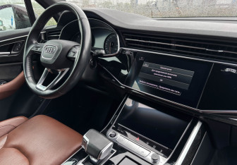 Подержанный автомобиль Audi Q7 2021 года (9 фото)