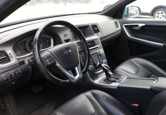 Подержанный автомобиль Volvo S60 2014 года (13 фото)