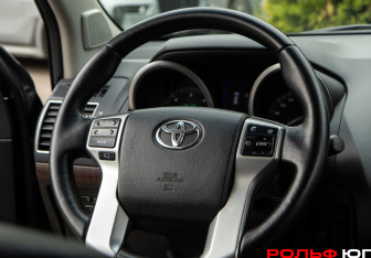 Подержанный автомобиль Toyota Land Cruiser Prado 2015 года (10 фото)