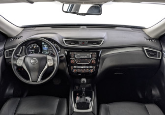 Подержанный автомобиль Nissan X-Trail 2016 года (14 фото)