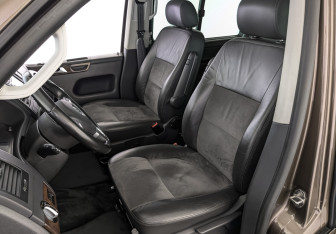 Подержанный автомобиль Volkswagen Multivan 2012 года (20 фото)