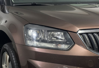 Подержанный автомобиль Skoda Yeti 2015 года (15 фото)