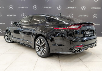 Подержанный автомобиль Kia Stinger 2018 года (7 фото)