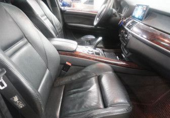 Подержанный автомобиль BMW X5 2007 года (10 фото)