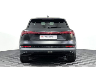 Подержанный автомобиль Audi e-tron 2021 года (6 фото)