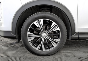 Подержанный автомобиль Mitsubishi Eclipse Cross 2021 года (18 фото)