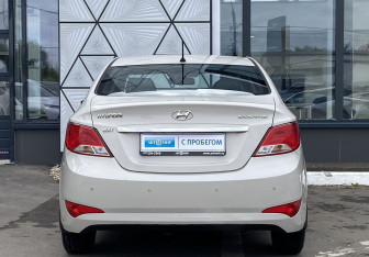 Подержанный автомобиль Hyundai Solaris Sedan 2015 года (6 фото)