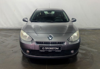 Подержанный автомобиль Renault Fluence 2012 года (2 фото)
