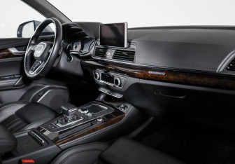 Подержанный автомобиль Audi Q5 2017 года (9 фото)