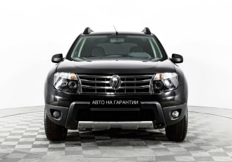 Подержанный автомобиль Renault Duster 2014 года (2 фото)