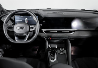 Подержанный автомобиль Geely Monjaro 2025 года (12 фото)