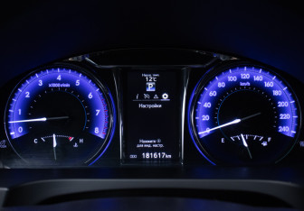 Подержанный автомобиль Toyota Camry Sedan 2016 года (12 фото)