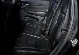 Подержанный автомобиль Jeep Grand Cherokee 2015 года (10 фото)