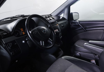 Подержанный автомобиль Mercedes-Benz Viano 2013 года (17 фото)