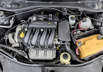 Подержанный автомобиль Renault Sandero 2011 года (9 фото)
