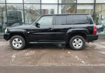 Подержанный автомобиль Nissan Patrol 2005 года (5 фото)