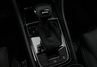 Подержанный автомобиль Skoda Karoq 2021 года (20 фото)