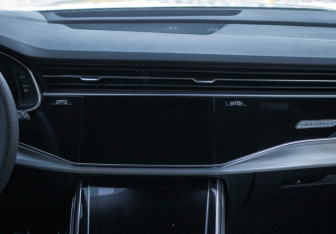 Подержанный автомобиль Audi Q8 2021 года (10 фото)
