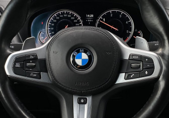 Подержанный автомобиль BMW X4 2018 года (16 фото)
