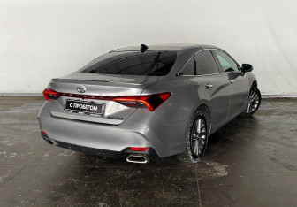 Подержанный автомобиль Toyota Avalon 2022 года (5 фото)
