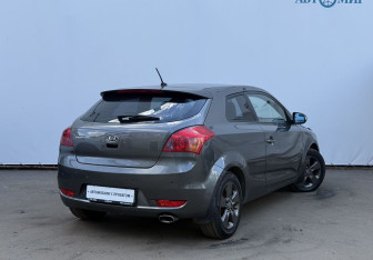 Подержанный автомобиль Kia Ceed Hatchback 2011 года (5 фото)