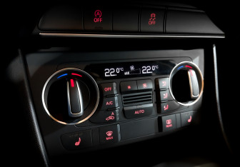 Подержанный автомобиль Audi Q3 2015 года (25 фото)