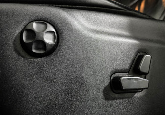 Подержанный автомобиль Jeep Grand Cherokee 2015 года (15 фото)