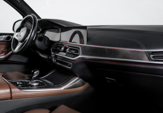 Подержанный автомобиль BMW X7 2022 года (9 фото)