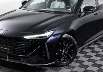 Подержанный автомобиль Changan UNI-V 2023 года (27 фото)