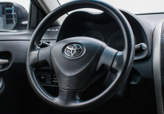 Подержанный автомобиль Toyota Corolla Sedan 2008 года (15 фото)