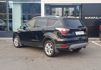 Подержанный автомобиль Ford Kuga 2017 года (7 фото)