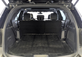 Подержанный автомобиль Ford Explorer 2016 года (10 фото)