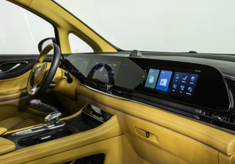 Подержанный автомобиль Voyah Dream 2023 года (9 фото)