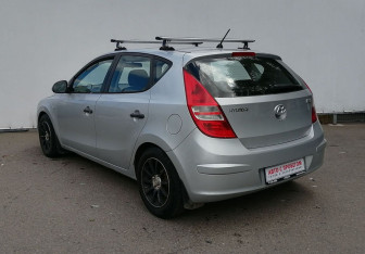 Подержанный автомобиль Hyundai i30 Hatchback 2010 года (7 фото)