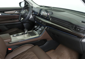 Подержанный автомобиль Exeed VX 2023 года (9 фото)