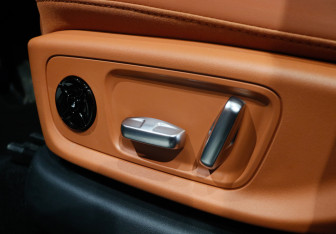 Подержанный автомобиль LiXiang L6 2024 года (15 фото)