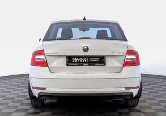 Подержанный автомобиль Skoda Octavia Liftback 2019 года (6 фото)