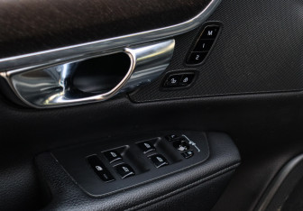 Подержанный автомобиль Volvo V90 Cross Country 2019 года (17 фото)