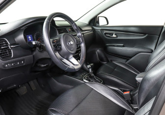Подержанный автомобиль Kia Rio Sedan 2019 года (9 фото)