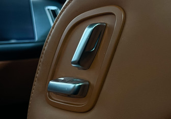 Подержанный автомобиль LiXiang L7 2023 года (16 фото)