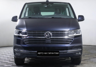 Подержанный автомобиль Volkswagen Multivan 2022 года (2 фото)